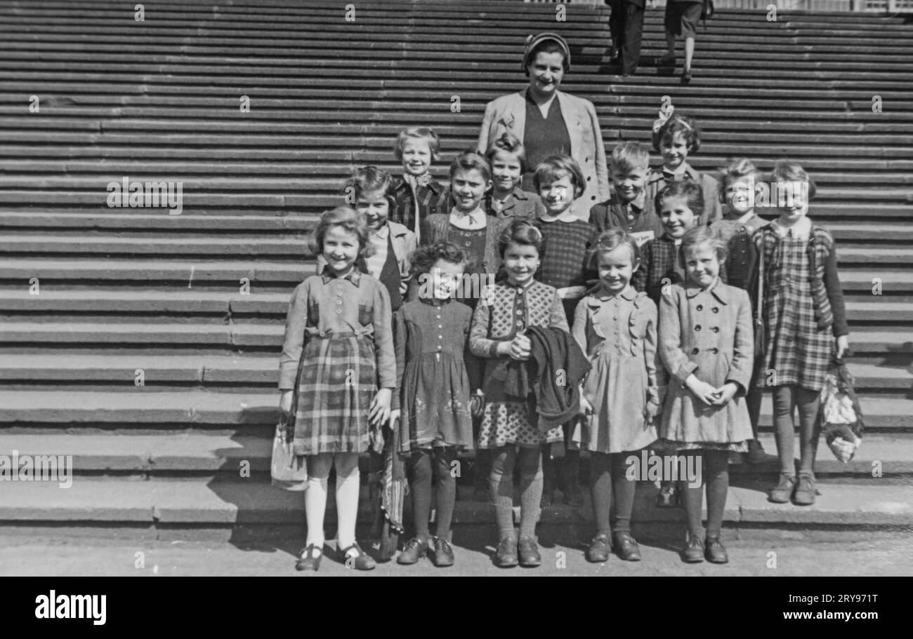 Voyage scolaire à Leipzig Markleeberg pour l'exposition horticole 1953. DATE D'ENREGISTREMENT EXACTE ESTIMÉE Banque D'Images