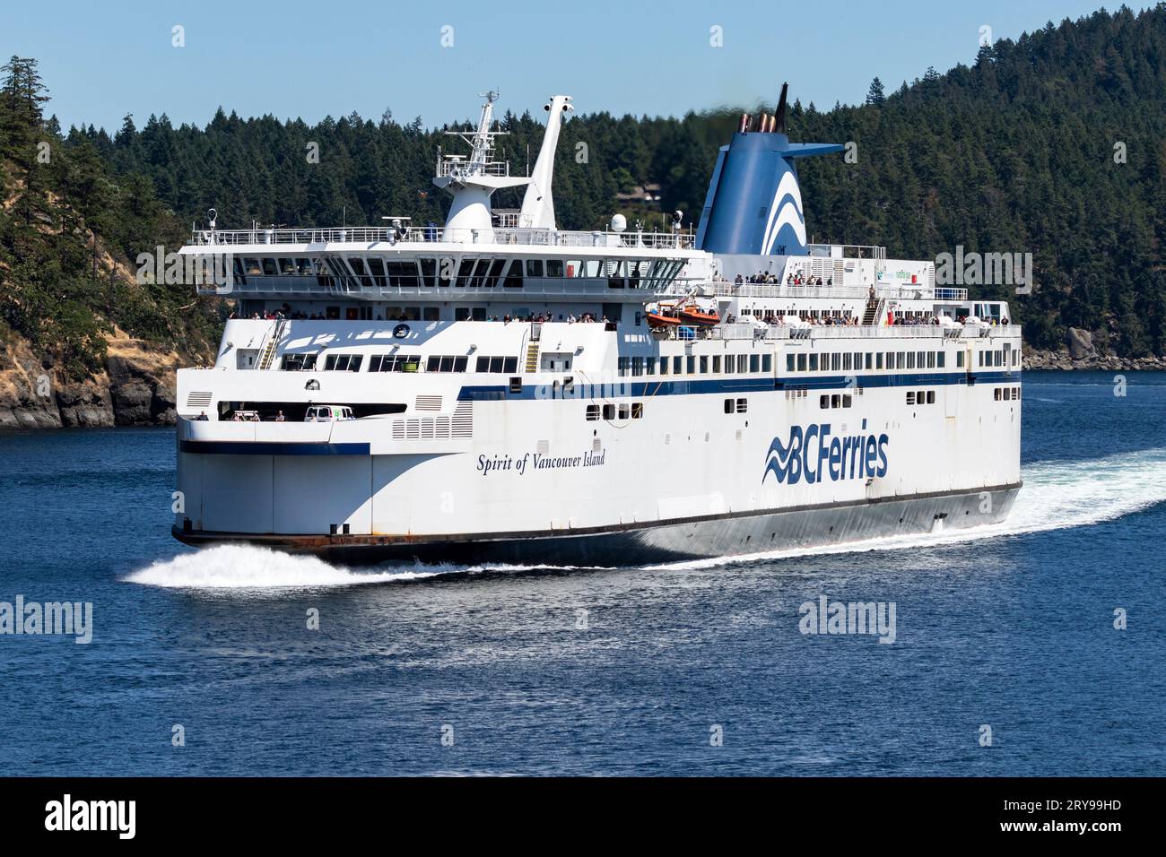 BC Ferries Spirit of Vancouver Island entre dans Active Pass lors de son voyage de Tsawwassen à Swartz Bay sur l'île de Vancouver. Banque D'Images