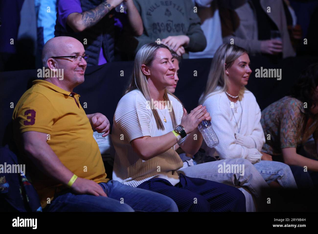 Molly McCann applaudit Luke Riley (ENG) lors de l’événement cage Warriors 160 MMA au BEC Arena, Manchester, le vendredi 29 septembre 2023. (Photo : Pat Scaasi | MI News) crédit : MI News & Sport / Alamy Live News Banque D'Images