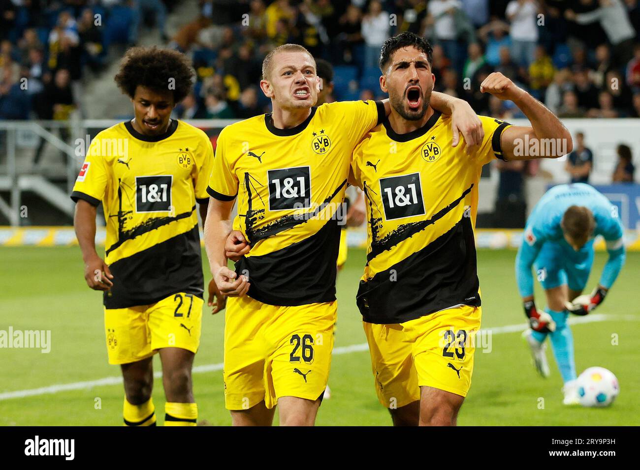 Sinsheim, Allemagne. 29 septembre 2023. Julian Ryerson (C), de Borussia Dortmund, célèbre après avoir marqué lors du match de 6e tour de première division de Bundesliga entre Borussia Dortmund et TSG 1899 Hoffenheim à Sinsheim, en Allemagne, le 29 septembre 2023. Crédit : Joachim Bywaletz/Xinhua/Alamy Live News Banque D'Images