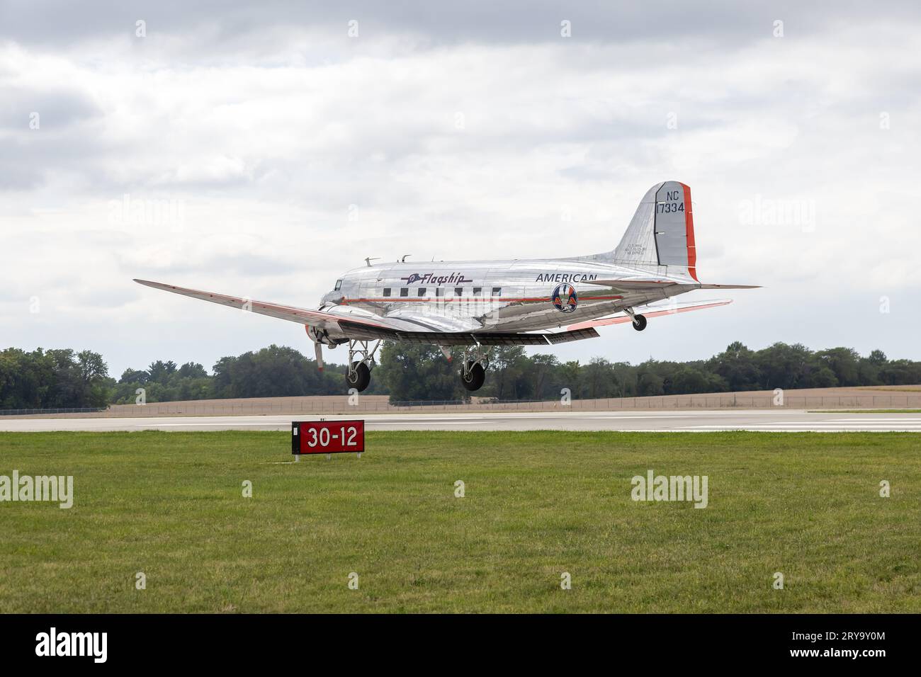 Le navire amiral Detroit a restauré 1937 Douglas DC-3 a visité l'aéroport régional du Sud-est de l'Iowa les dimanches 24 et 25 septembre 2023. Le plan Banque D'Images