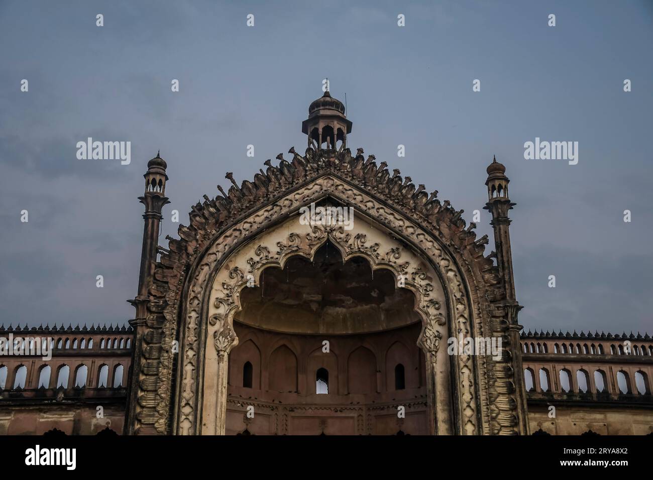 Rumi Darwaza également connu sous le nom de porte turque à Lucknow est un ancien fort d'architecture Awadhi en Inde Banque D'Images
