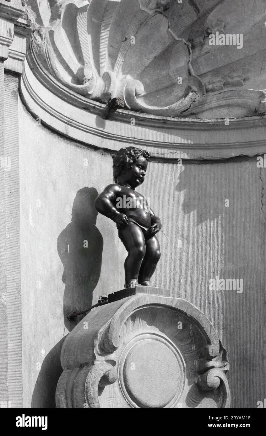 Bruxelles, B, Belgique - 18 août 2022 : Manneken Pis est une fontaine célèbre avec un garçon pissé Banque D'Images