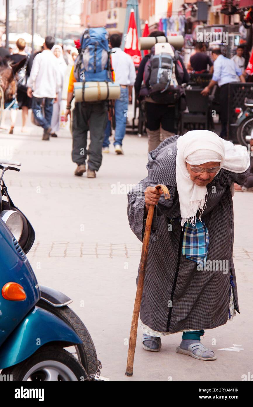 Dame mendiante âgée à Marrakech Maroc mars 2012 Banque D'Images