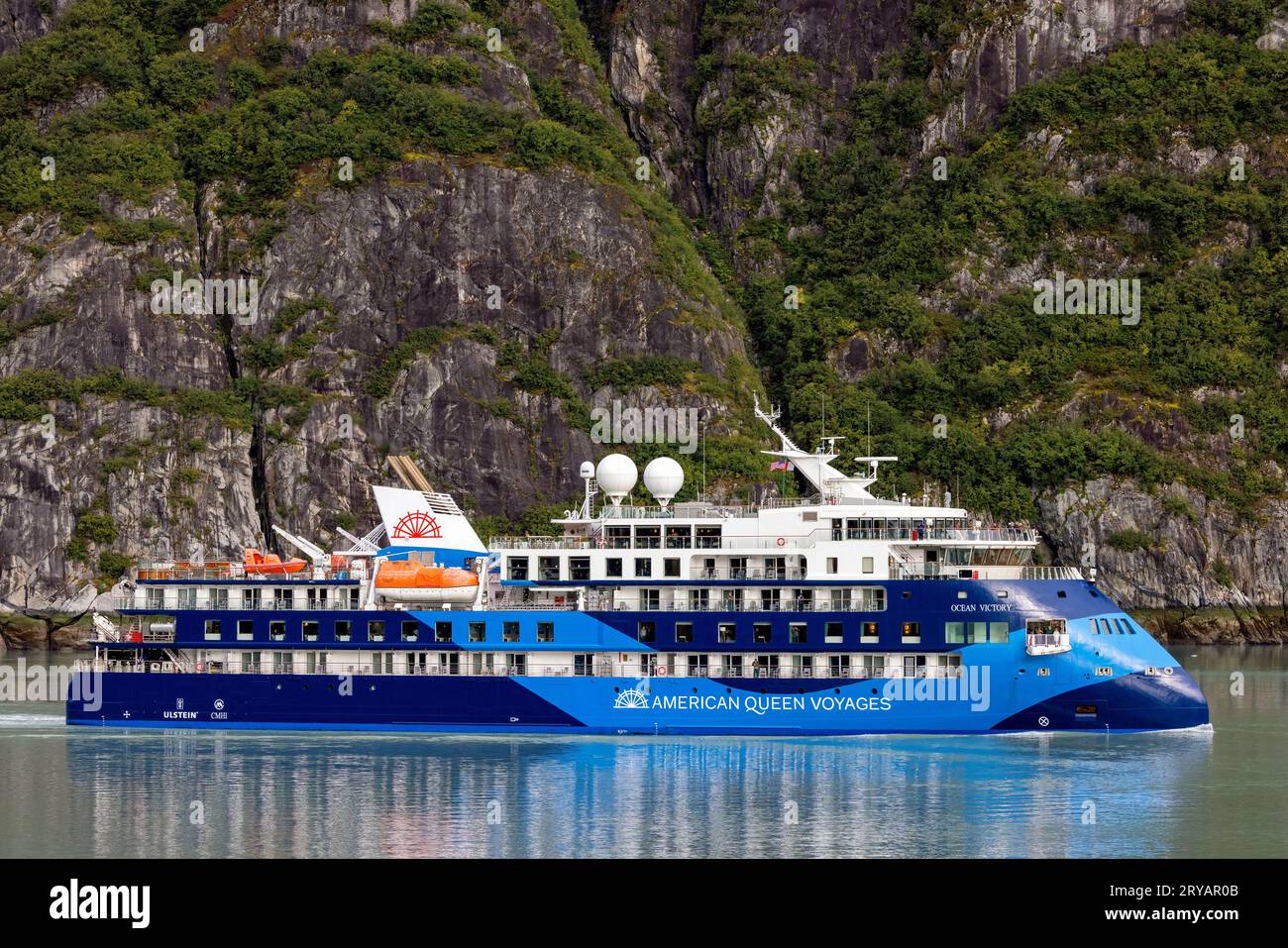 Navire de croisière Ocean Victory d'American Queen Voyages dans le fjord de Tracy Arm près de Juneau, Alaska, États-Unis Banque D'Images