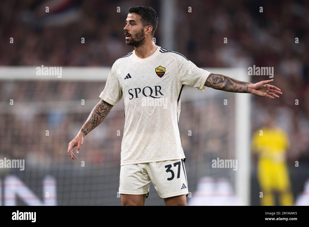 Leonardo Spinazzola de L'AS Roma fait des gestes lors du match de football Serie A entre Genoa CFC et AS Roma. Banque D'Images