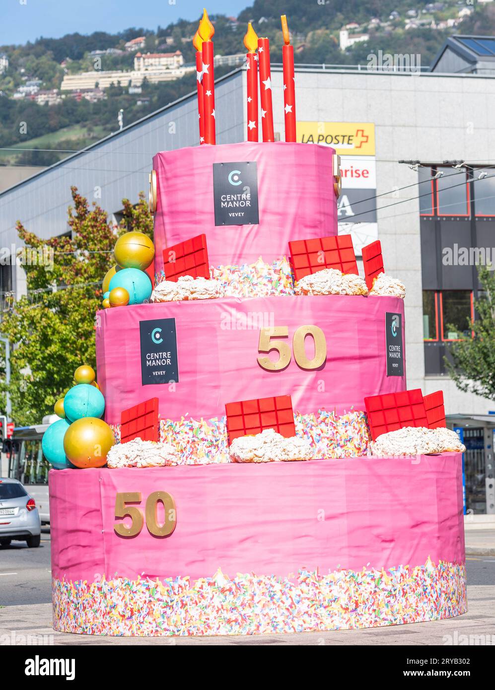 Pour les 18 ans de ma filleule un gros gâteau de papier toilette