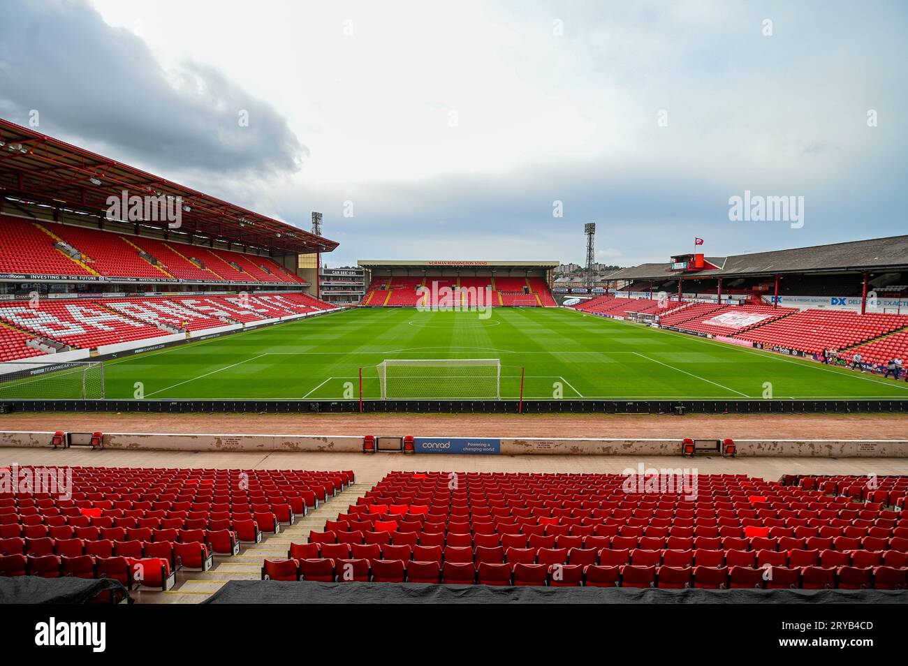 Une vue générale du terrain lors du match Barnsley vs Blackpool de Sky Bet League 1 à Oakwell, Barnsley, Royaume-Uni. 30 septembre 2023. (Photo Craig Cresswell/News Images) dans, le 9/30/2023. (Photo de Craig Cresswell/News Images/Sipa USA) crédit : SIPA USA/Alamy Live News Banque D'Images