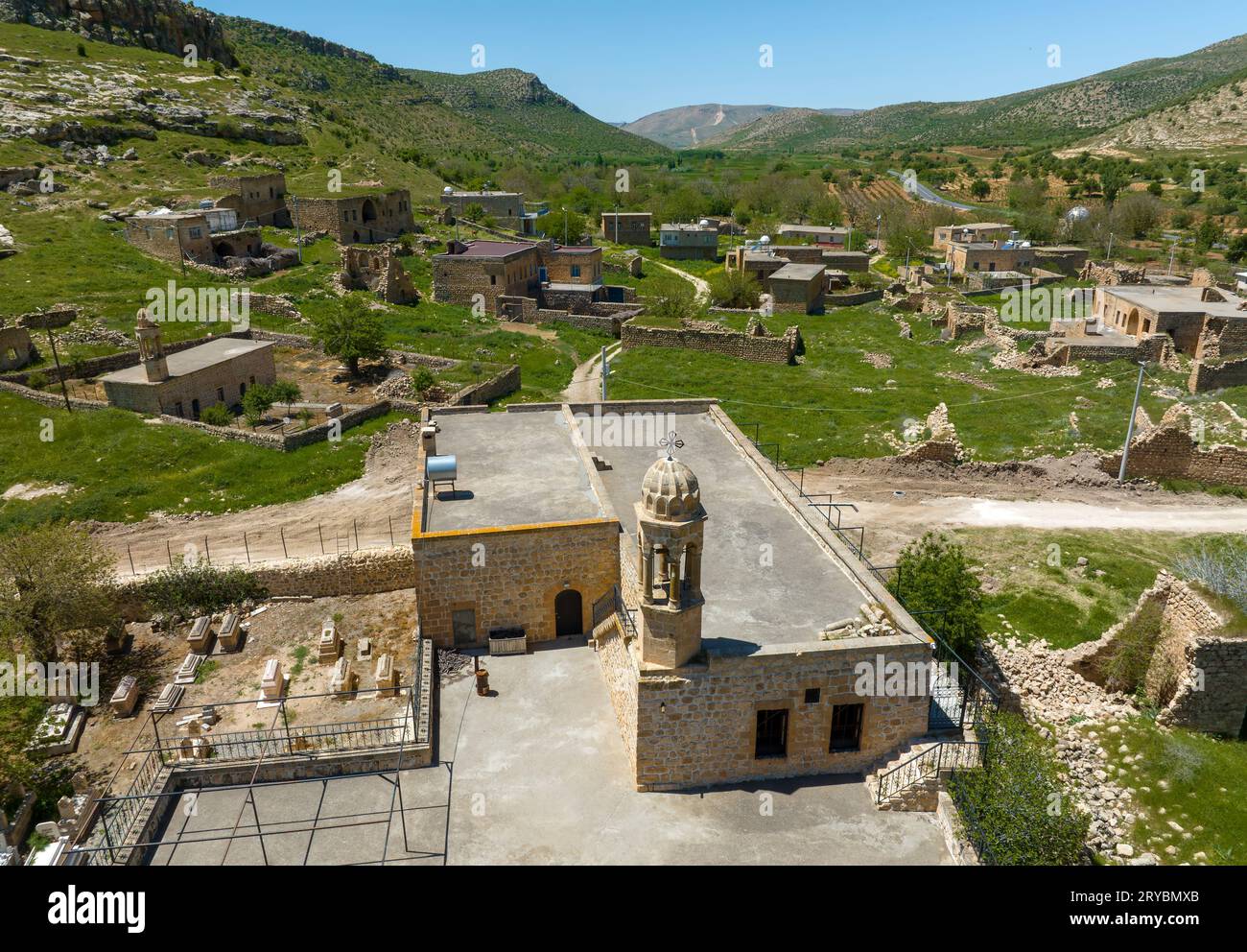 Vue sur le village abandonné de Killit, près de la ville de Savur, dans le sud-est de la Turquie. Le village était autrefois habité par Chris orthodoxe syrien Banque D'Images