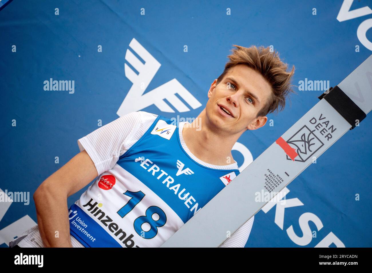 Hinzenbach, Autriche. 30 septembre 2023. Siegerehrung au Grand Prix d'été FIS Skisprung qui se déroule sur la colline de saut à ski près d'Eferding, le vainqueur Andreas Wellinger à la cérémonie de remise des prix ©Andreas Stroh / Alamy Live News Banque D'Images