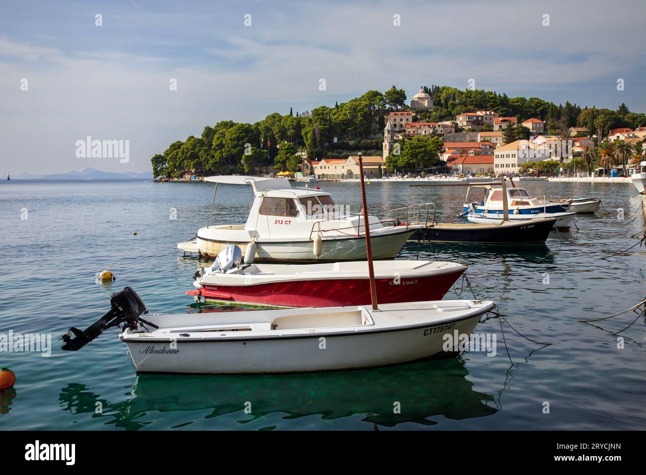 CAVTAT, CROATIE - SEPETMEBER 19th, 2023 : ville côtière dans la région sud de Konavle en Croatie est une belle destination de vacances près de Dubrovnik Banque D'Images