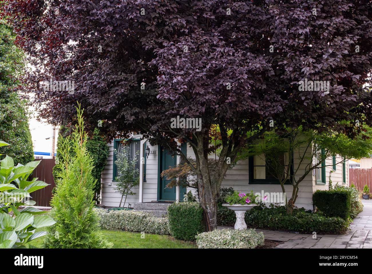 Marysville WA USA 8-31-2023 : Opera House gardien chalet et jardin Banque D'Images