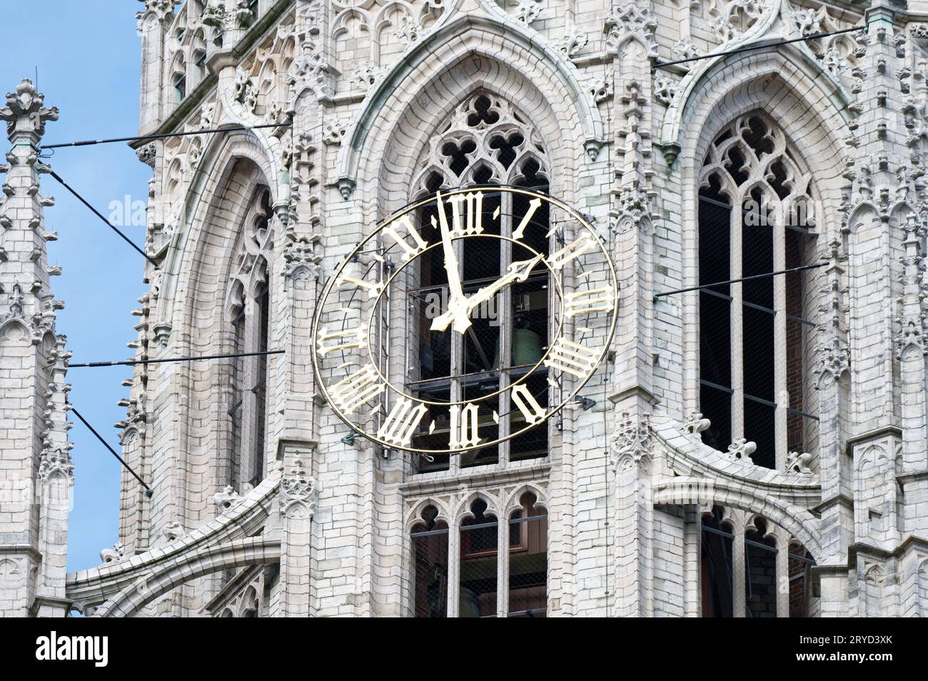 Horloge de l'église gothique de la tour de l'église protestante onze-Lieve-Vrouwekerk à breda Banque D'Images