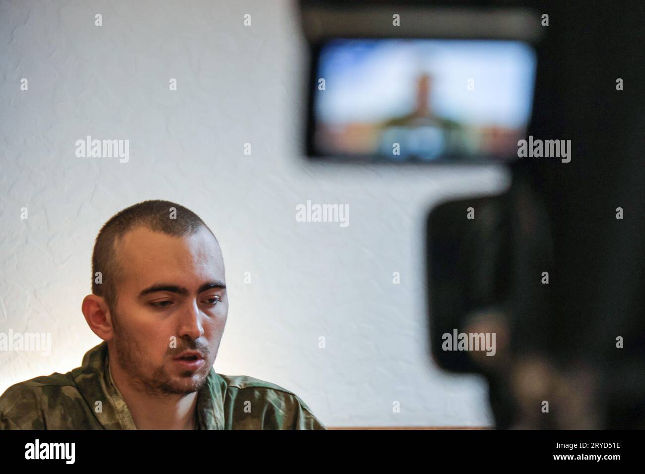 Non exclusif : KIEV, UKRAINE - 30 SEPTEMBRE 2023 - l'officier militaire russe Danil Alfyorov assiste à la conférence de presse sur l'opération spéciale de Barynia Banque D'Images