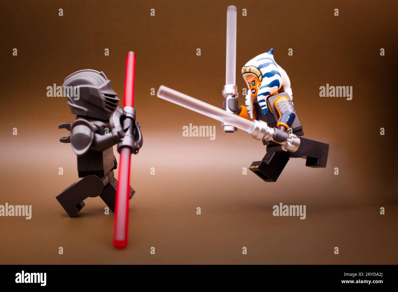 Ahsoka Tano combattant avec Marrok. Banque D'Images