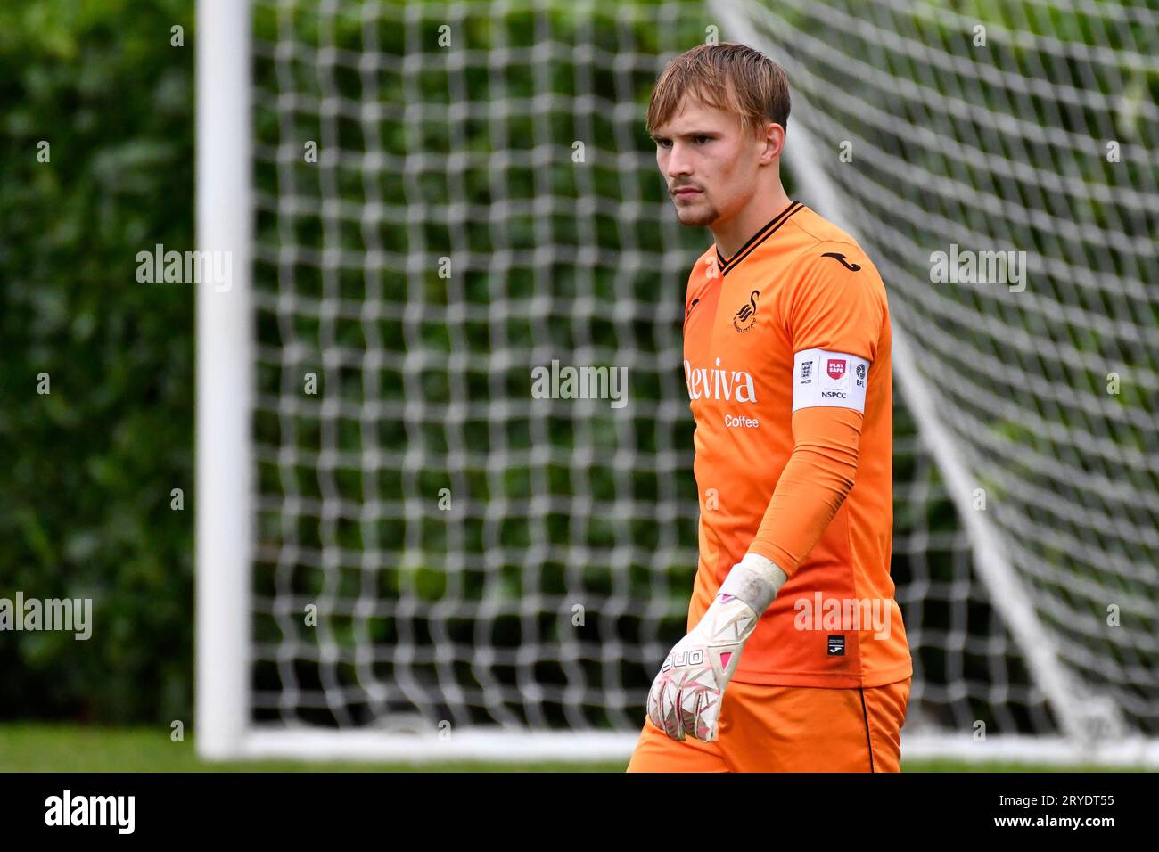 Swansea, pays de Galles. 30 septembre 2023. Le gardien de but Ewan Griffiths de Swansea City lors du match de la Ligue de développement professionnel des moins de 18 ans entre Swansea City et Charlton Athletic à la Swansea City Academy à Swansea, pays de Galles, Royaume-Uni, le 30 septembre 2023. Crédit : Duncan Thomas/Majestic Media. Banque D'Images