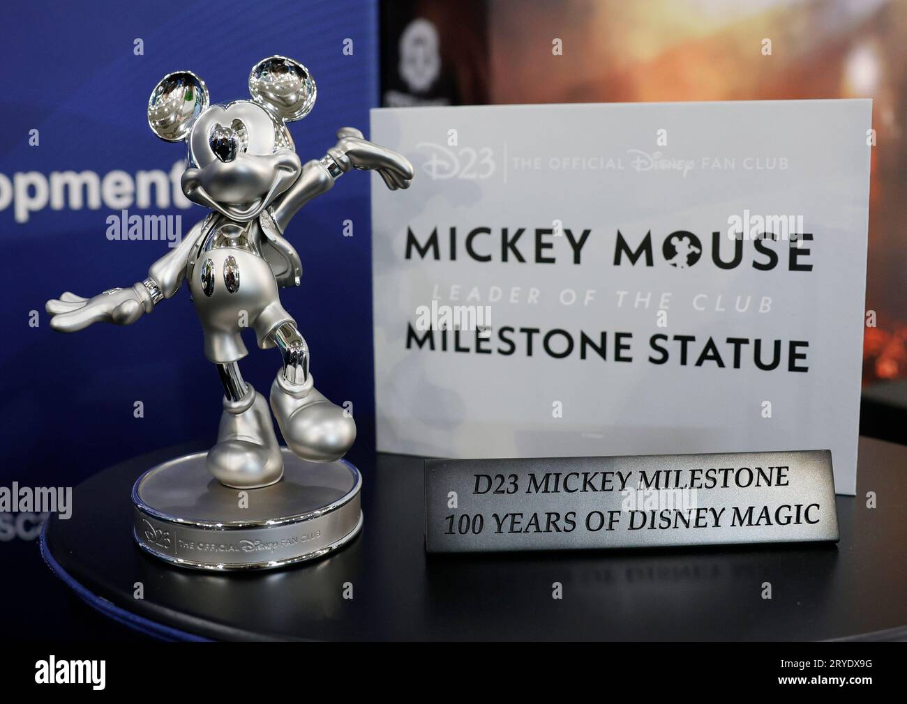 New York, États-Unis. 30 septembre 2023. Une statue de Mikey Mouse de Gentle Giant Studios est exposée au salon du jouet de New York au Jacob K. Javits Convention Center à New York le samedi 30 septembre 2023. Photo de John Angelillo/UPI crédit : UPI/Alamy Live News Banque D'Images