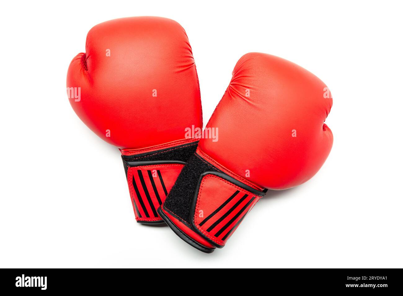 Paire de gants de boxe rouge isolé sur fond blanc Banque D'Images