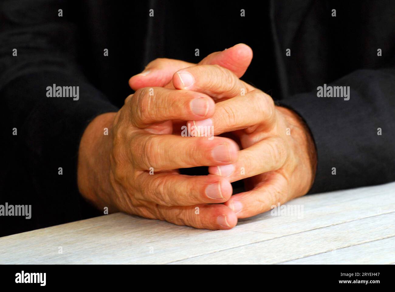 Mains en prière, symbole religieux Banque D'Images