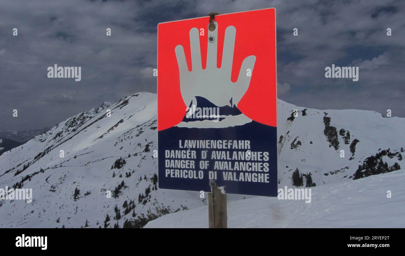 Panneau d'avertissement danger d'avalanches Banque D'Images