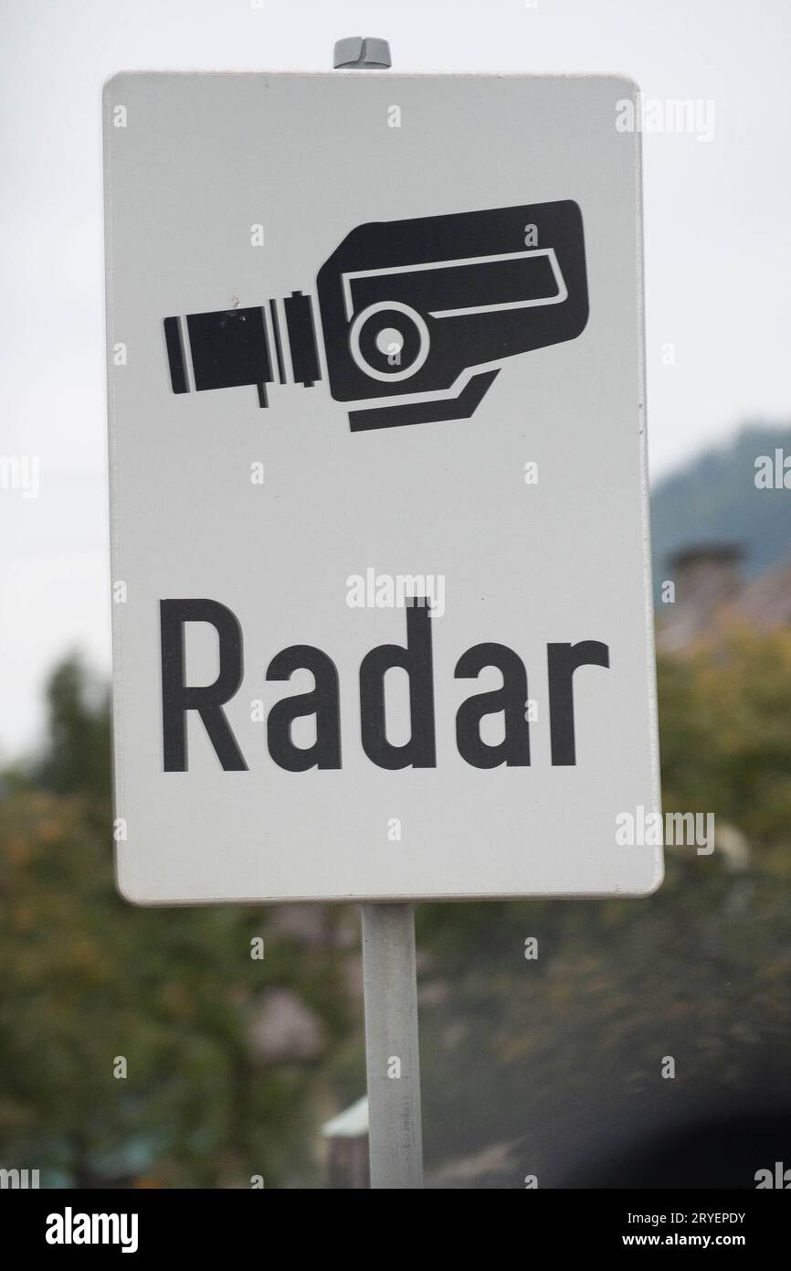 Panneau de mesure radar dans la circulation routière Banque D'Images