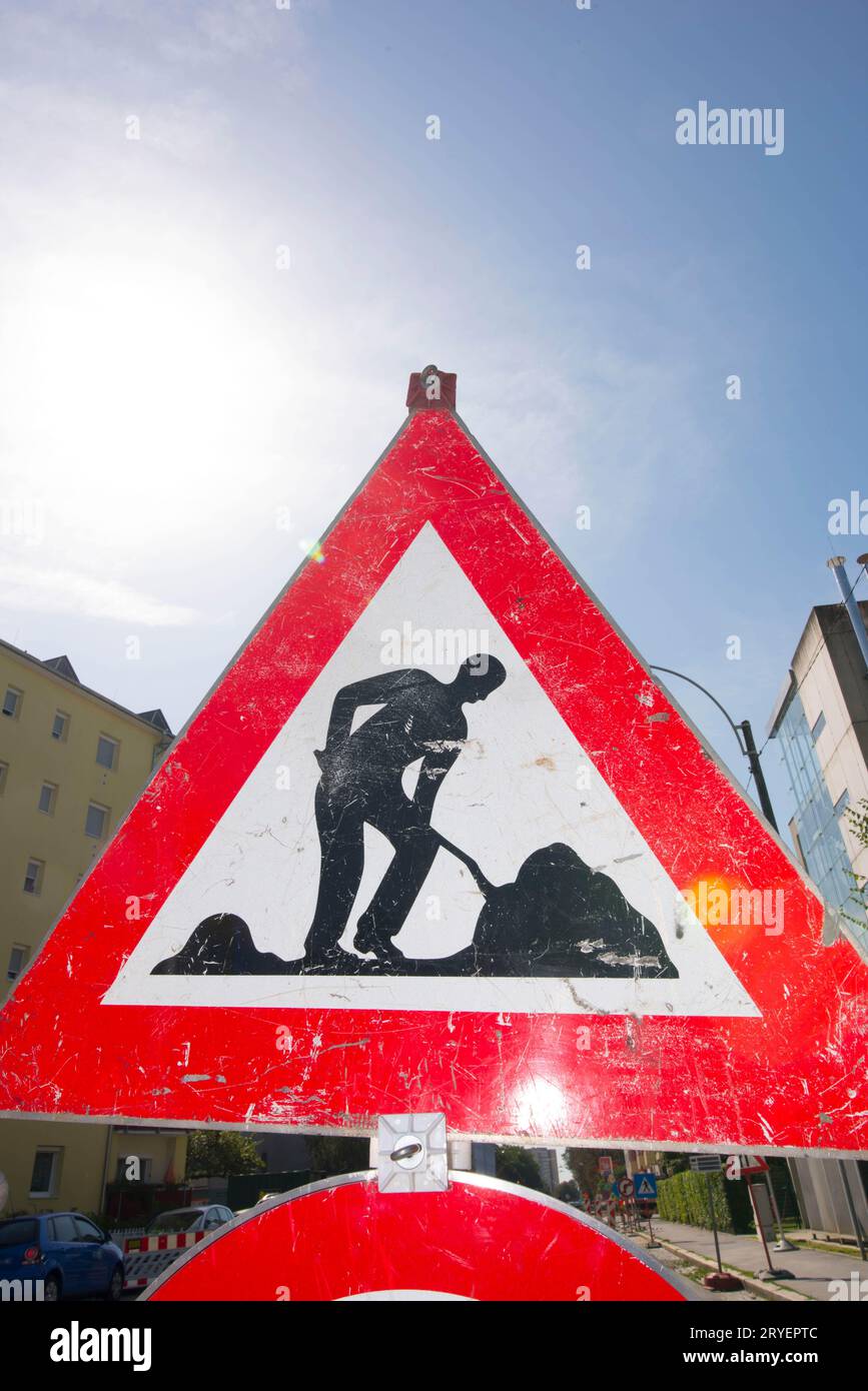 Panneau de signalisation attention travaux routiers Banque D'Images