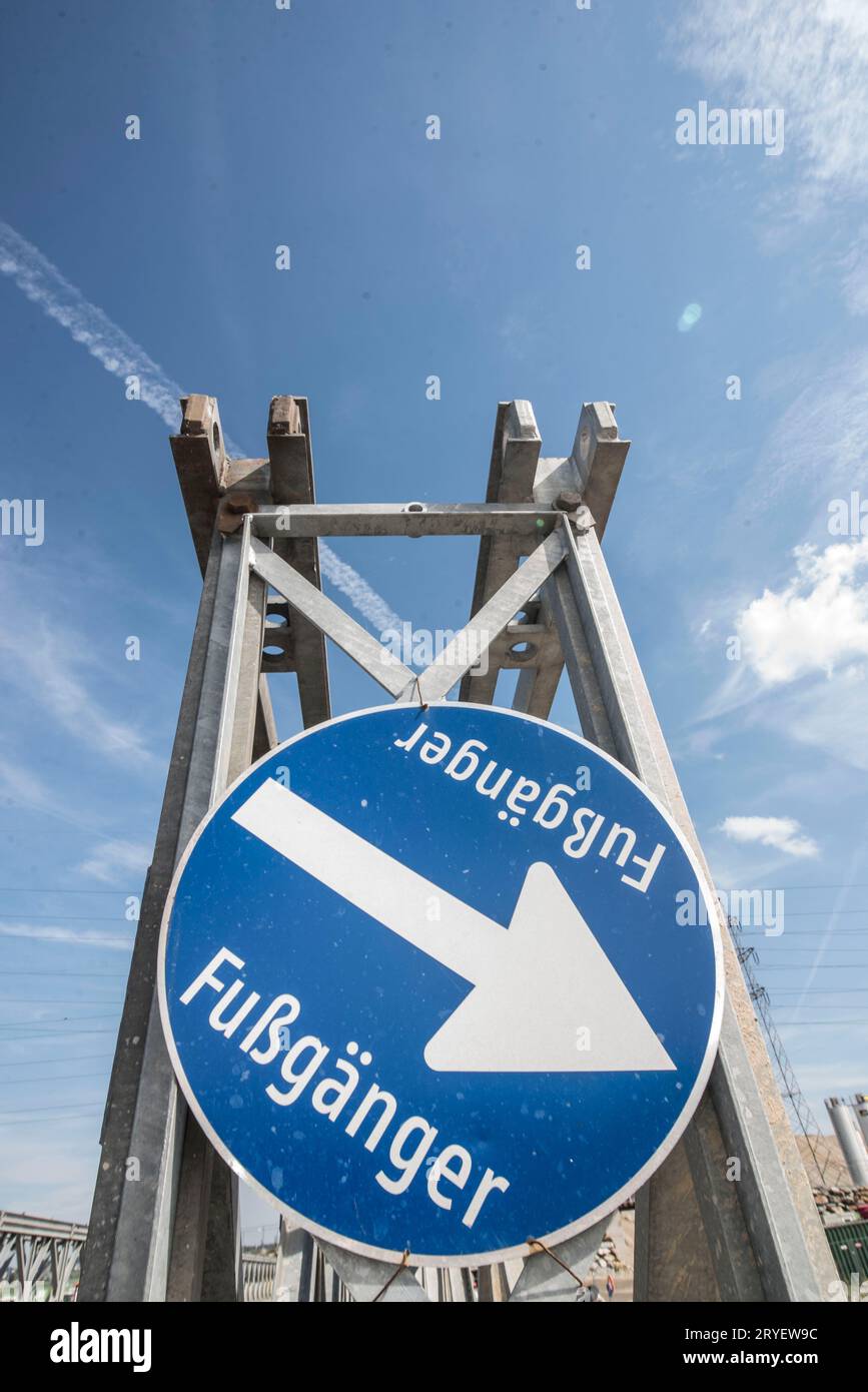 Panneau de signalisation piéton sur la rue Banque D'Images