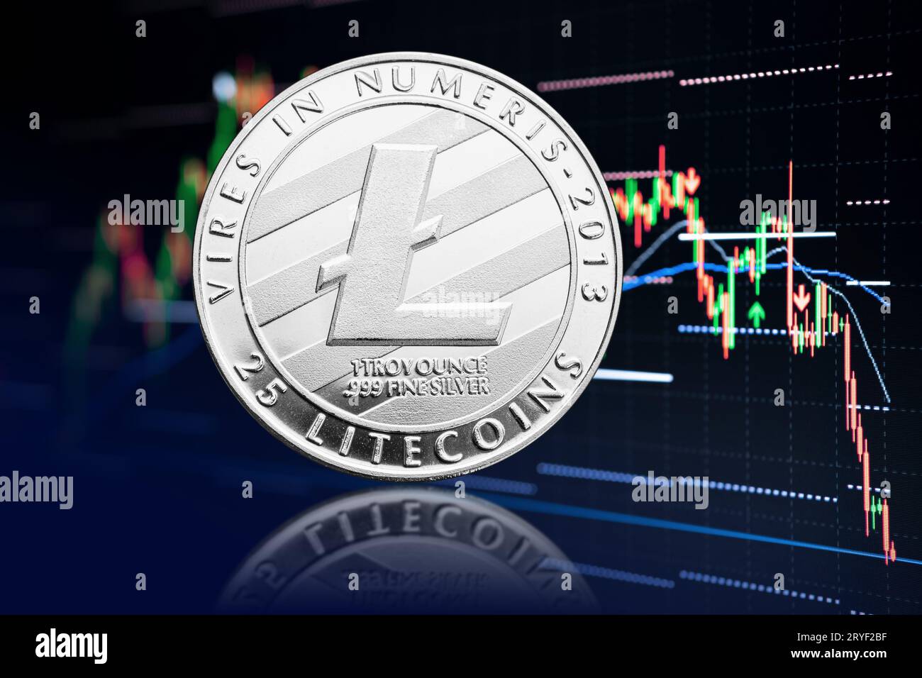 Fond de tableau de pièces et de stock Litecoin avec baisse des prix. Crypto-monnaie Banque D'Images Fond de tableau de pièces et de stock Litecoin avec baisse des prix. Crypto-monnaie Banque D'Images