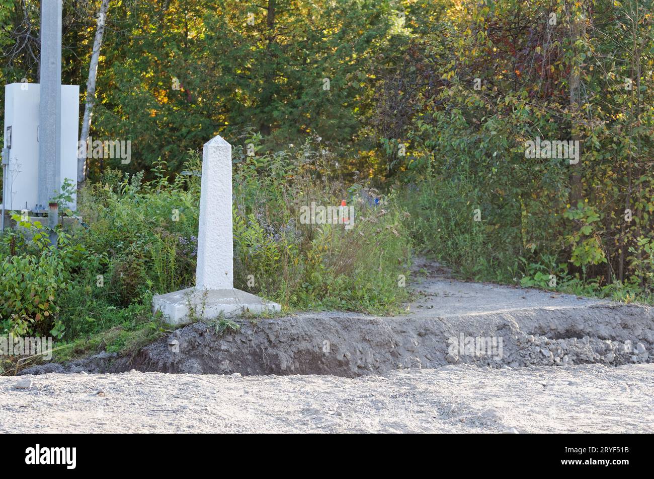 Passage illégal de la frontière entre les États-Unis et le Canada au chemin Roxham à Saint Bernard-de-Lacolle, Québec, Canada Banque D'Images