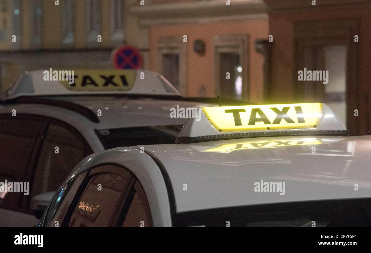 Panneau taxi dans la rue Banque D'Images