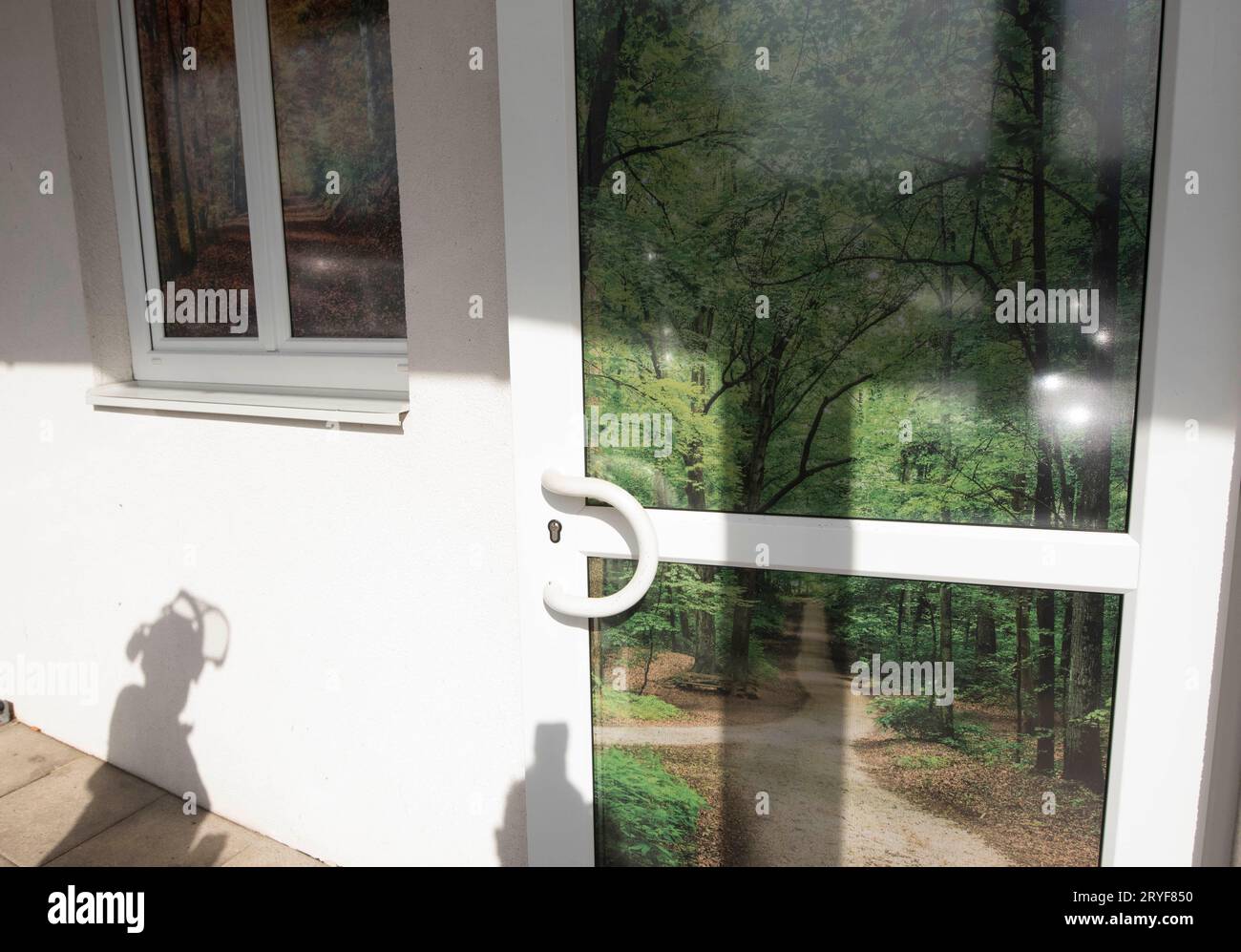 Porte comme entrée ou sortie dans un bâtiment Banque D'Images