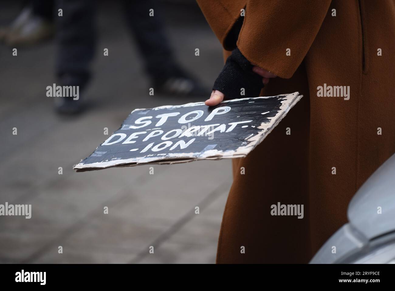 Stop expulsion des demandeurs d'asile signe Banque D'Images