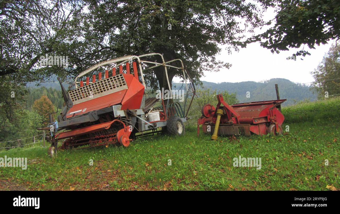 Machines agricoles anciennes et obsolètes Banque D'Images