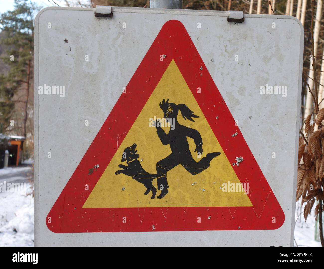 un panneau de signalisation routière attention enfants sur le chemin de l'école Banque D'Images