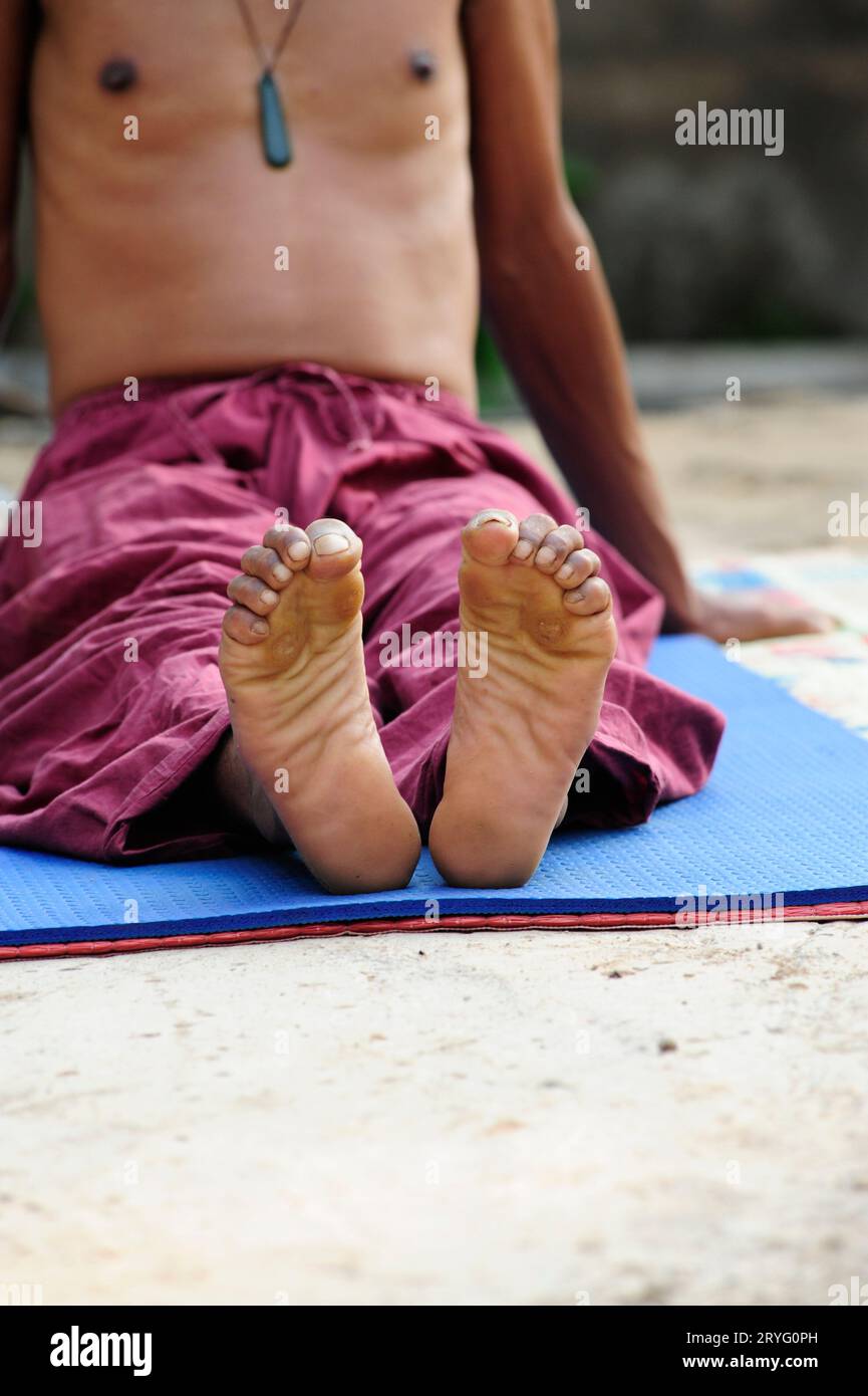 Pieds et cheville pendant le yoga Banque D'Images