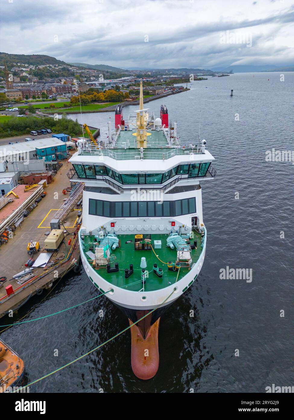 Vue aérienne de Glen Sannox, un ferry Caledonian MacBrayne en construction au chantier naval Ferguson Marine, Port Glasgow. Banque D'Images