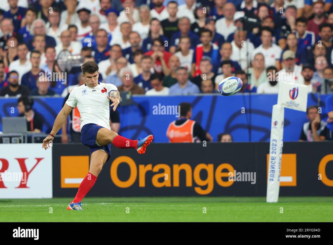 Paris, France, 9 septembre 2023. Matthieu Jalibert, de France, donne un coup de pied lors du match de la coupe du monde de Rugby 2023 au Stade de France, à Paris. Le crédit photo devrait se lire : Paul Thomas / Sportimage Banque D'Images