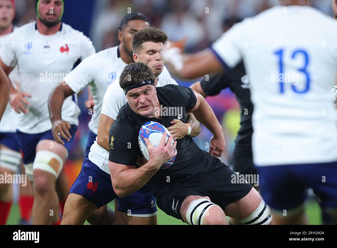 Paris, France, 9 septembre 2023. Matthieu Jalibert de France affronte Scott Barrett de Nouvelle-Zélande lors du match de la coupe du monde de Rugby 2023 au Stade de France, Paris. Le crédit photo devrait se lire : Paul Thomas / Sportimage Banque D'Images