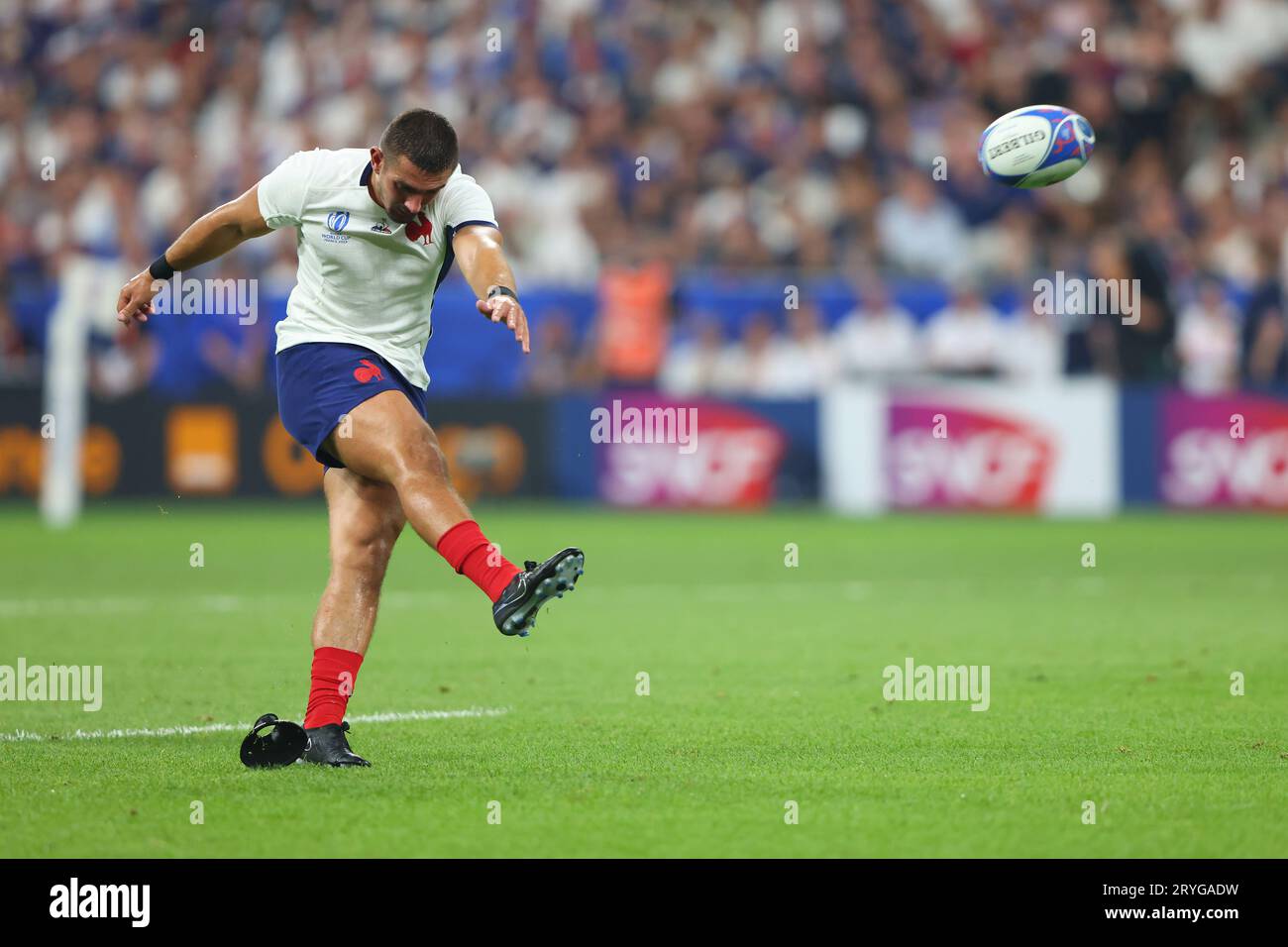 Paris, France, 9 septembre 2023. Thomas Ramos de France donne un coup de pied au but lors du match de la coupe du monde de Rugby 2023 au Stade de France, Paris. Le crédit photo devrait se lire : Paul Thomas / Sportimage Banque D'Images