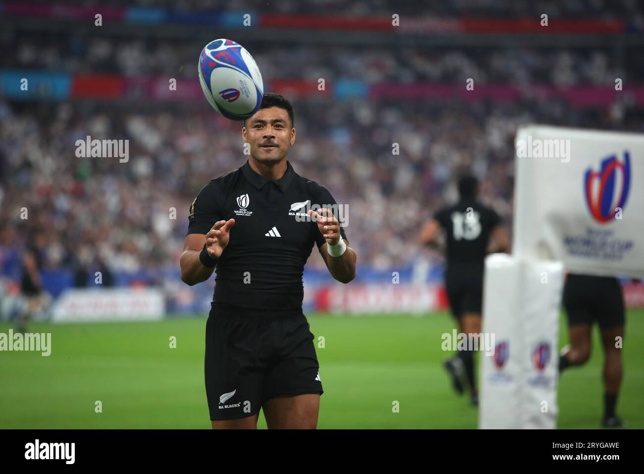 Paris, France, 9 septembre 2023. Richie Mo'unga de Nouvelle-Zélande lors du match de la coupe du monde de Rugby 2023 au Stade de France, Paris. Le crédit photo devrait se lire : Paul Thomas / Sportimage Banque D'Images