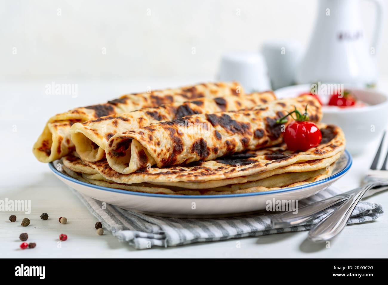 Petits gâteaux de pommes de terre faits maison en gros plan. Banque D'Images
