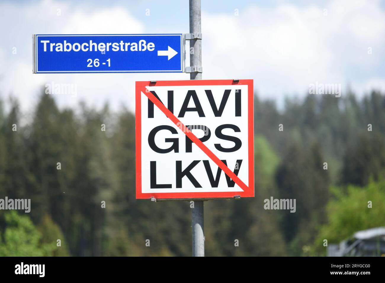 Un panneau de signalisation indiquant qu'il n'y a pas de réception GPS Banque D'Images
