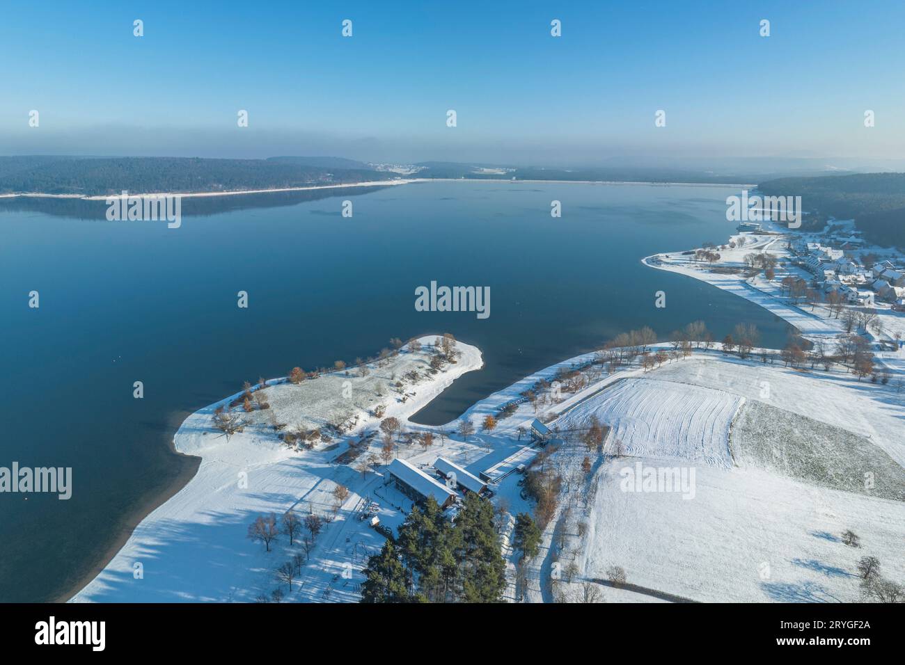 Belle et froide matinée d'hiver près de Ramsberg sur le lac Brombach dans Frainconian Lake Country Banque D'Images