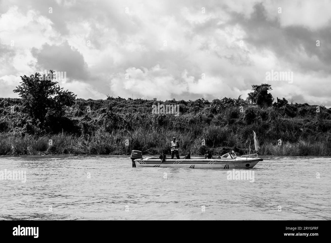 Station de bateau traditionnelle, mode de vie des gens et photographie de ciel nuageux capturée le 25 juin 2022, de Jajira, Bangladesh Banque D'Images