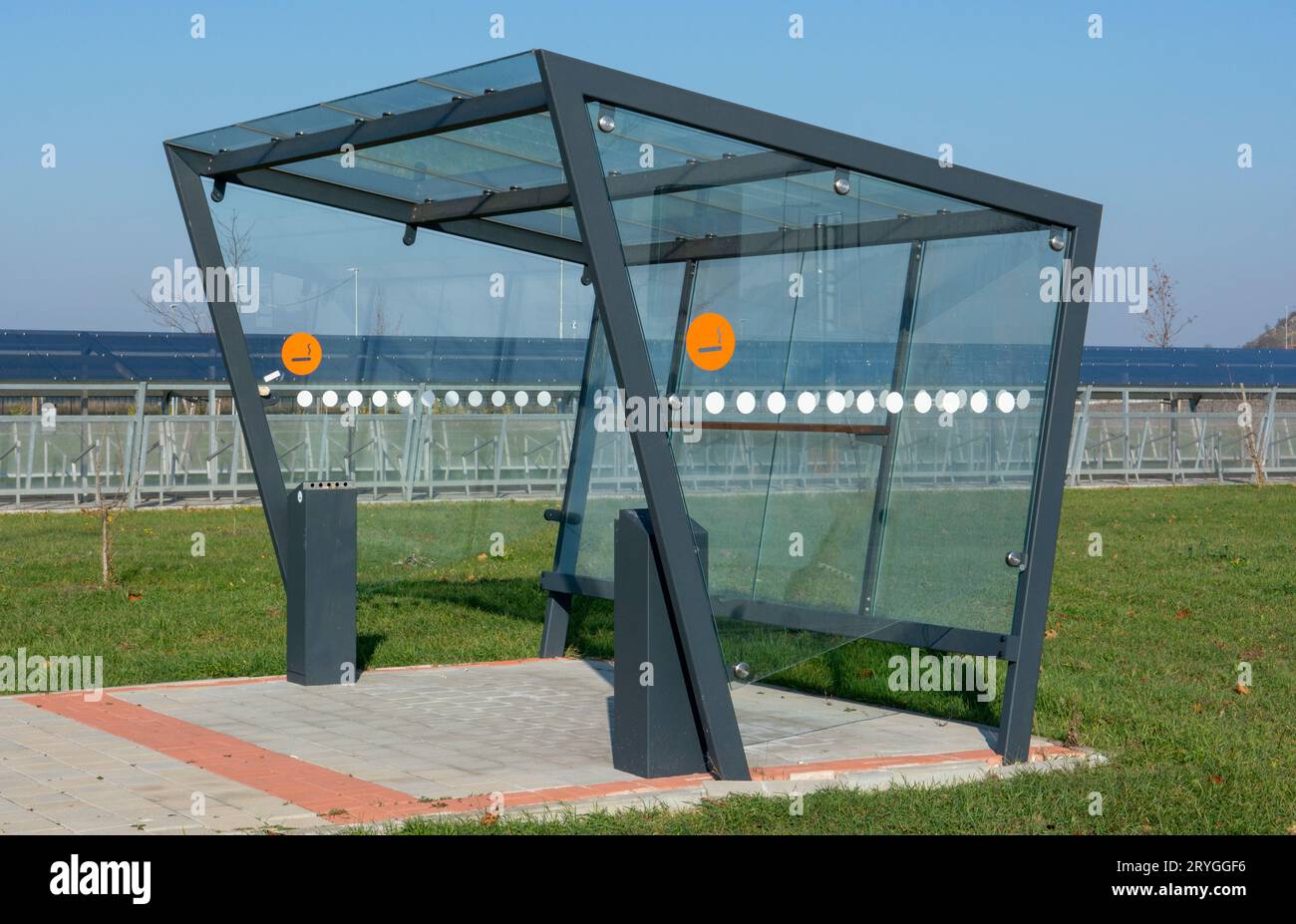 Nouvel espace extérieur fumeur moderne. Banque D'Images