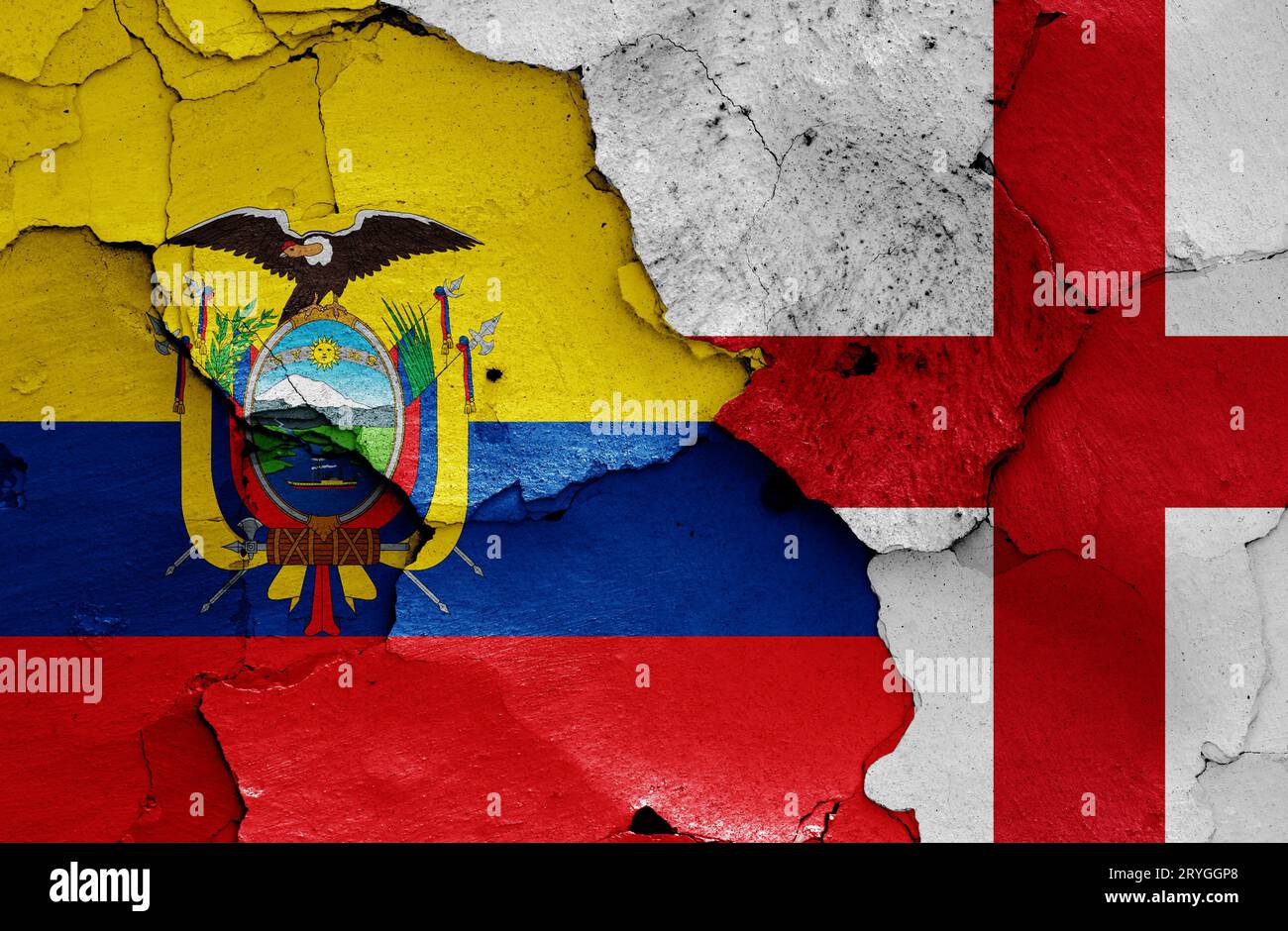 Drapeaux de l'Équateur et de l'Angleterre peints sur le mur fissuré Banque D'Images