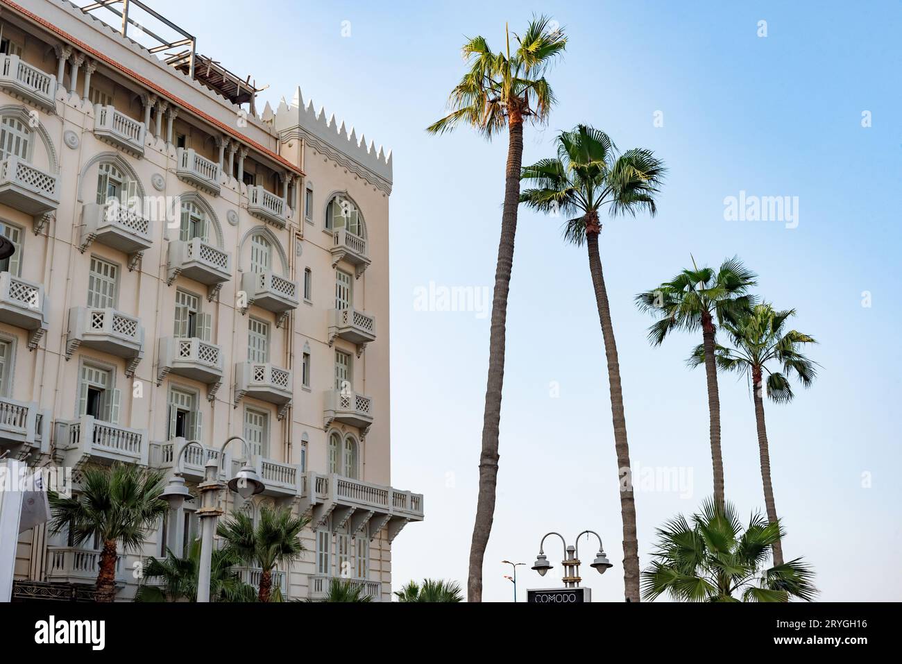 Célèbre Cecil Hôtel populaire avec des écrivains bien connus tels que Lawrence Durrell et Naguib Mahfouz, Saad Zaghloul Square, Corniche, Alexandrie. Banque D'Images