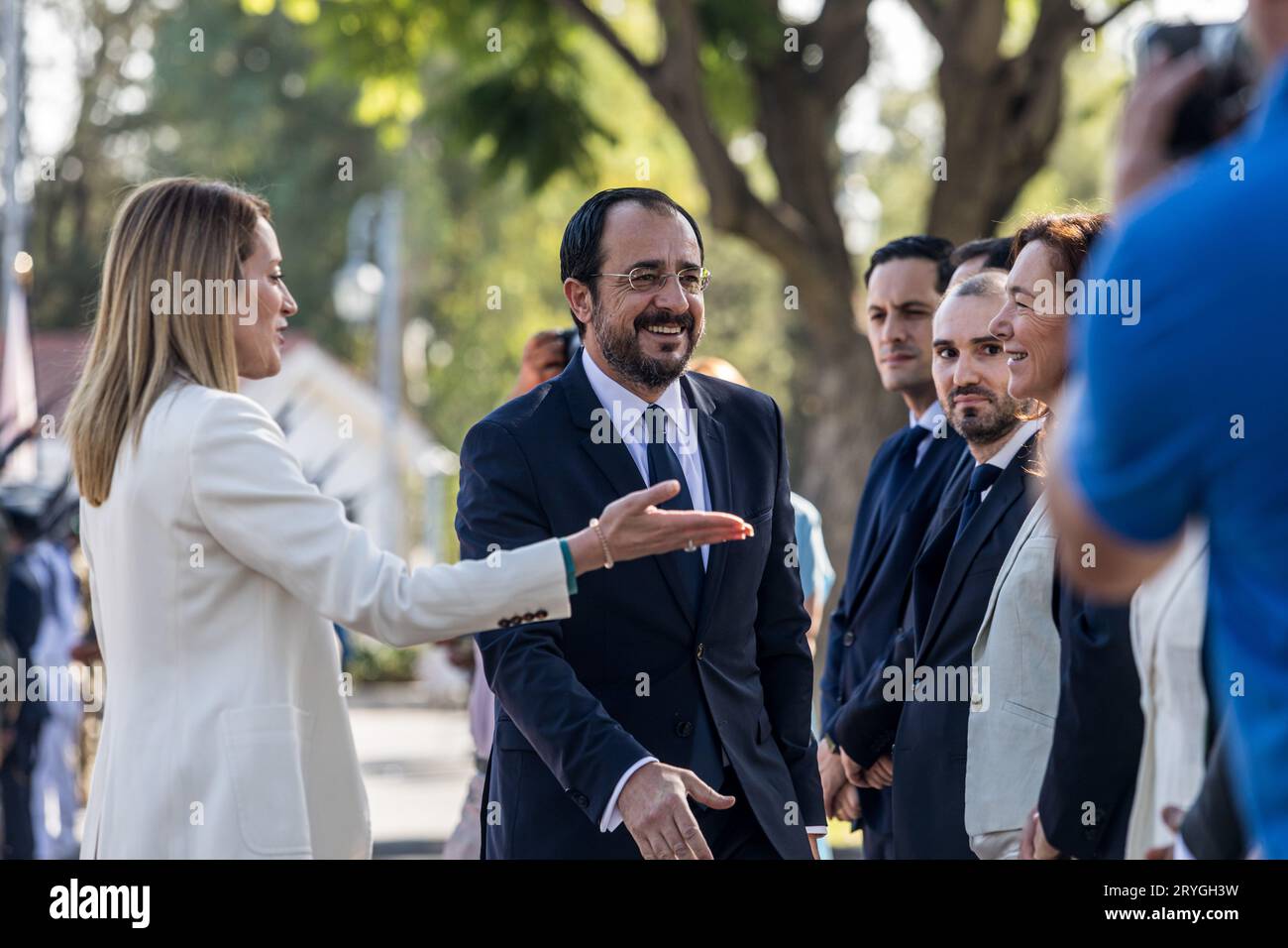 Nicosie, Nicosie, Chypre. 1 octobre 2023. NICOS CHRISTODOULIDES et ROBERTA METSOLA sont vus pendant la visite. La Présidente du Parlement européen, Roberta Metsola, se rend à Chypre pour assister aux célébrations de la Journée de l'indépendance de Chypre et est accueillie par le Président de Chypre, Nicos Christodoulides au Palais présidentiel. (Image de crédit : © Kostas Pikoulas/ZUMA Press Wire) USAGE ÉDITORIAL SEULEMENT! Non destiné à UN USAGE commercial ! Crédit : ZUMA Press, Inc./Alamy Live News Banque D'Images