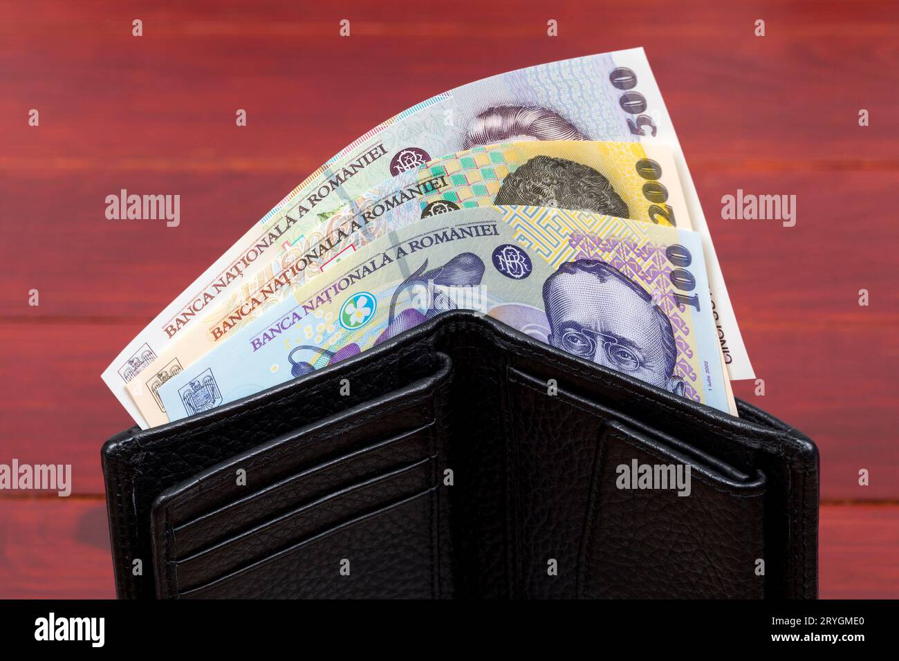 Monnaie roumaine - leu dans le portefeuille noir Banque D'Images