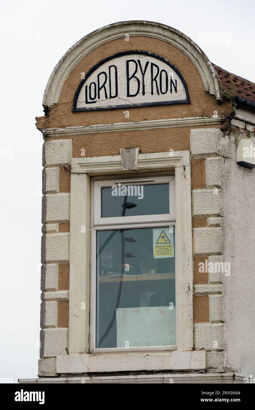 Signalisation sur l'ancien pub Lord Byron dans la ville de Middlesbrough, Royaume-Uni. Banque D'Images